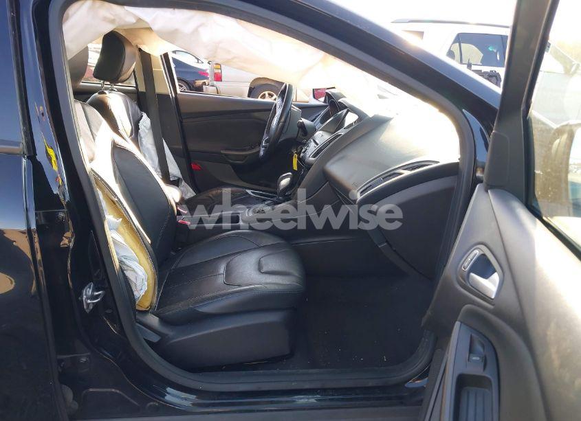 Photo 5 of 2016 Ford Focus SE (VIN 1FADP3F29GL260872)