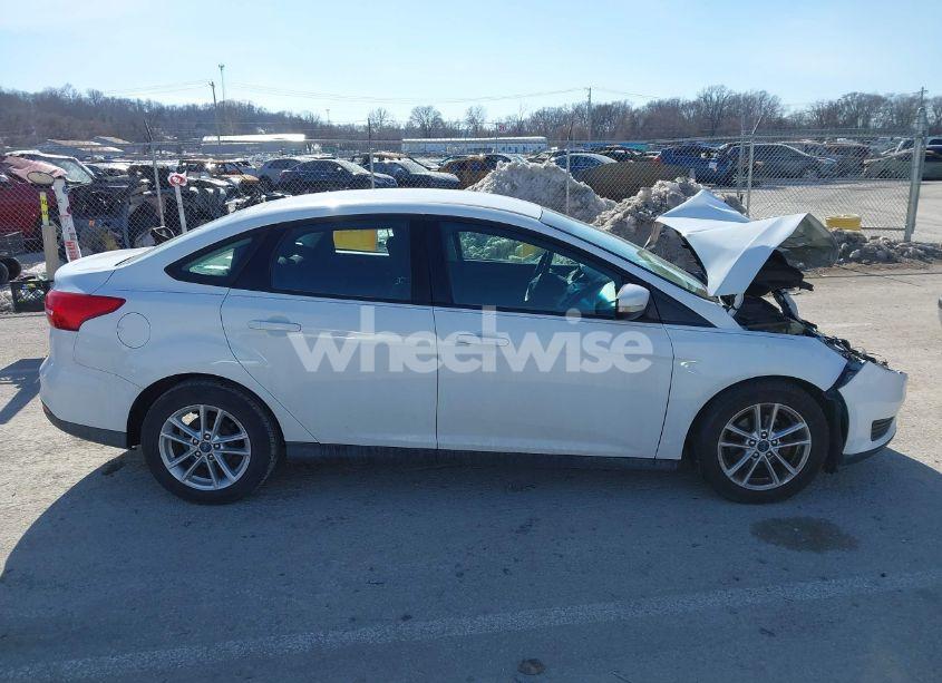 Photo 12 of 2016 Ford Focus SE (VIN 1FADP3F29GL267711)