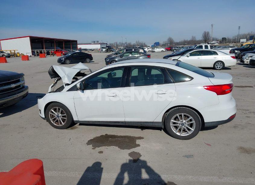 Photo 13 of 2016 Ford Focus SE (VIN 1FADP3F29GL267711)