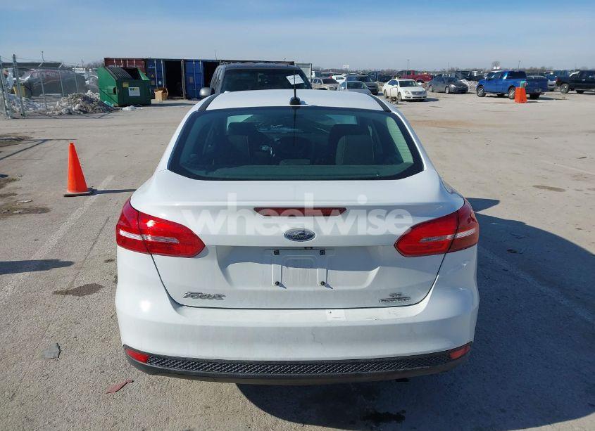 Photo 15 of 2016 Ford Focus SE (VIN 1FADP3F29GL267711)