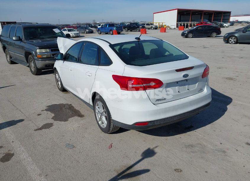 Photo 3 of 2016 Ford Focus SE (VIN 1FADP3F29GL267711)