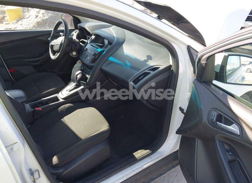 Photo 5 of 2016 Ford Focus SE (VIN 1FADP3F29GL267711)