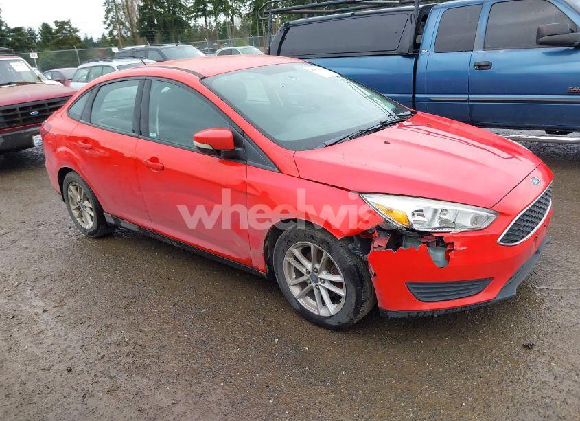 2016 Ford Focus SE (VIN 1FADP3F29GL268809) main photo