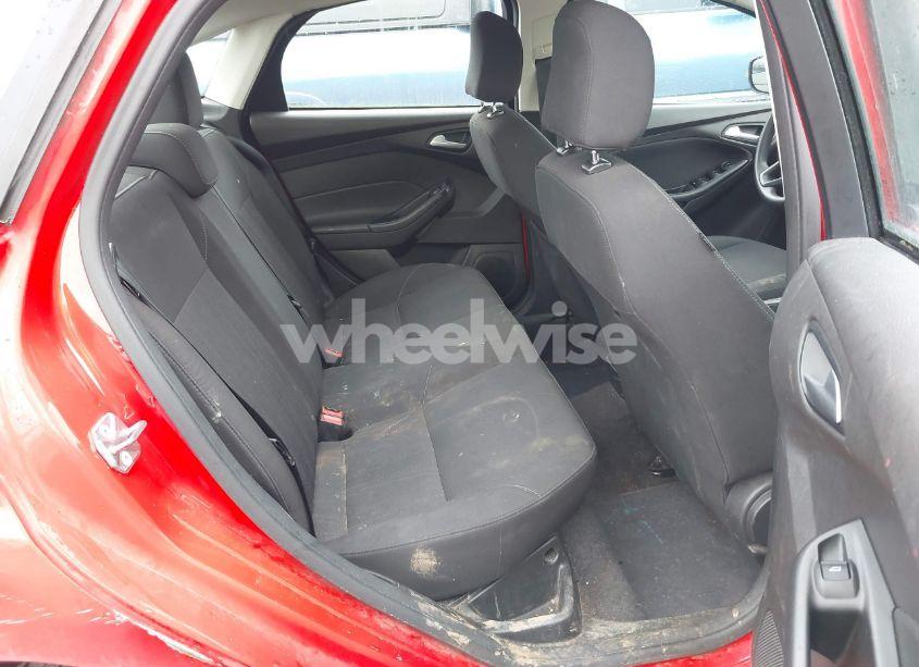 Photo 8 of 2016 Ford Focus SE (VIN 1FADP3F29GL268809)