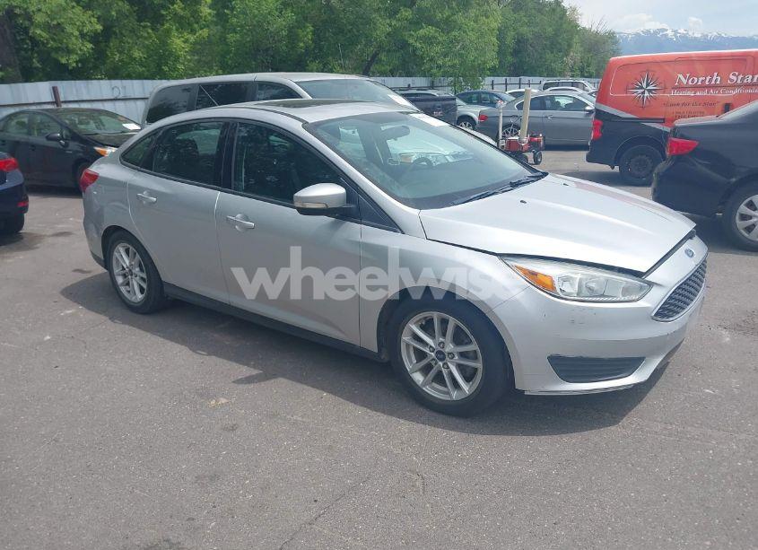 2016 Ford Focus SE (VIN 1FADP3F29GL294410) main photo
