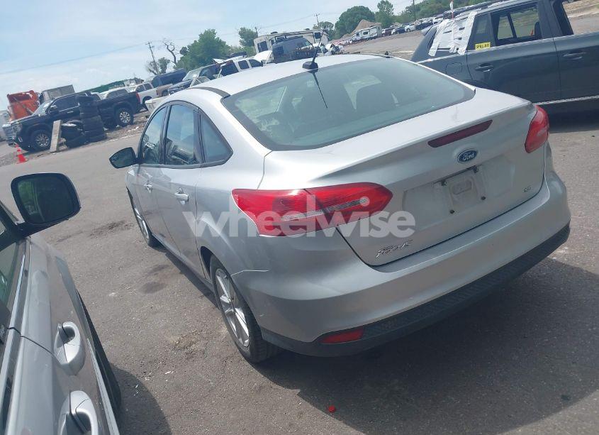 Photo 3 of 2016 Ford Focus SE (VIN 1FADP3F29GL294410)