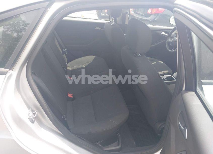 Photo 8 of 2016 Ford Focus SE (VIN 1FADP3F29GL294410)