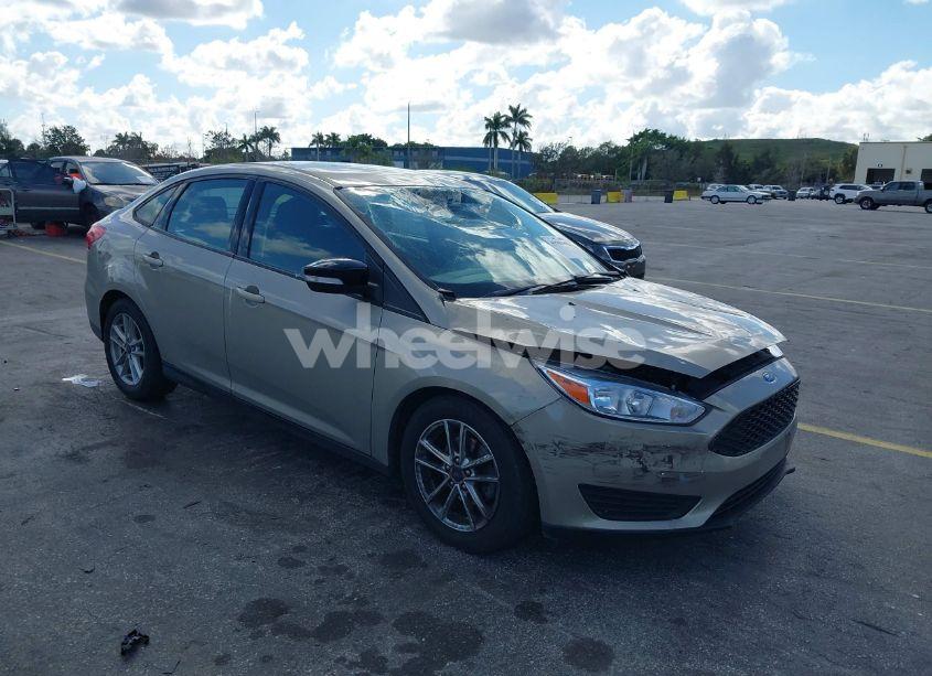 2016 Ford Focus SE (VIN 1FADP3F29GL312338) main photo
