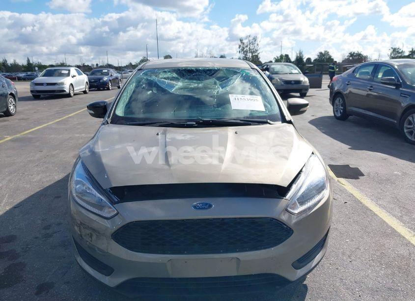 Photo 12 of 2016 Ford Focus SE (VIN 1FADP3F29GL312338)
