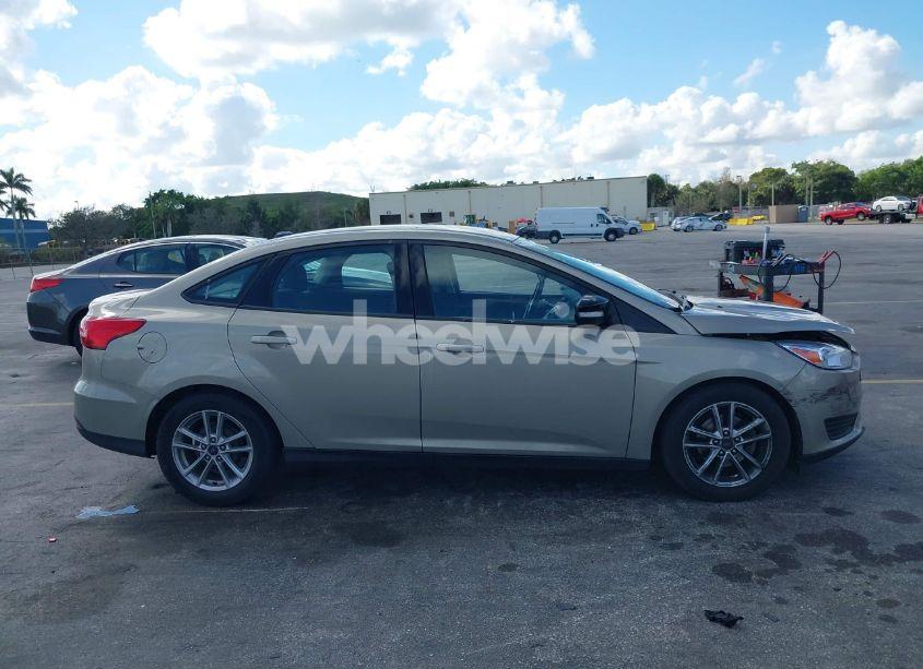 Photo 13 of 2016 Ford Focus SE (VIN 1FADP3F29GL312338)