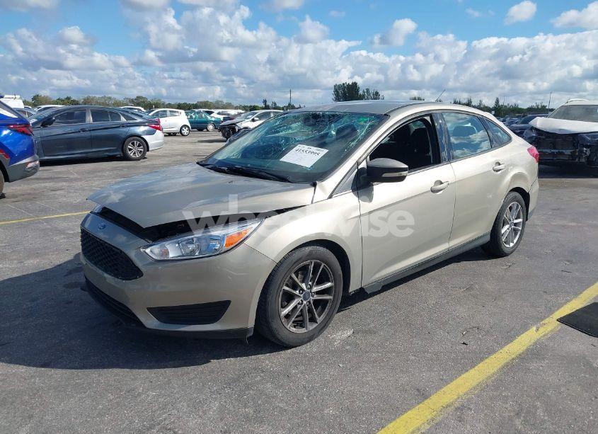Photo 2 of 2016 Ford Focus SE (VIN 1FADP3F29GL312338)