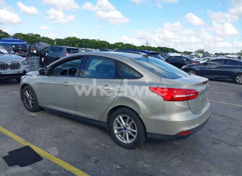 Photo 3 of 2016 Ford Focus SE (VIN 1FADP3F29GL312338)