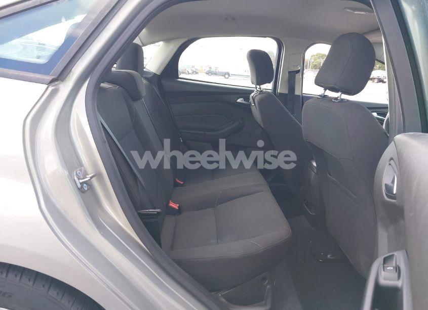 Photo 8 of 2016 Ford Focus SE (VIN 1FADP3F29GL312338)