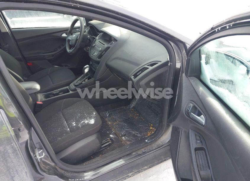 Photo 5 of 2016 Ford Focus SE (VIN 1FADP3F29GL329740)