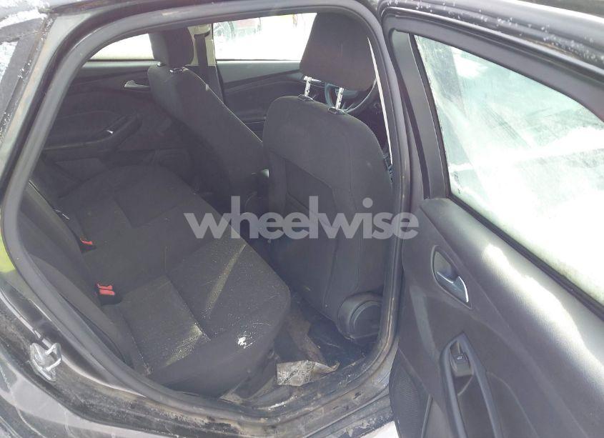 Photo 8 of 2016 Ford Focus SE (VIN 1FADP3F29GL329740)