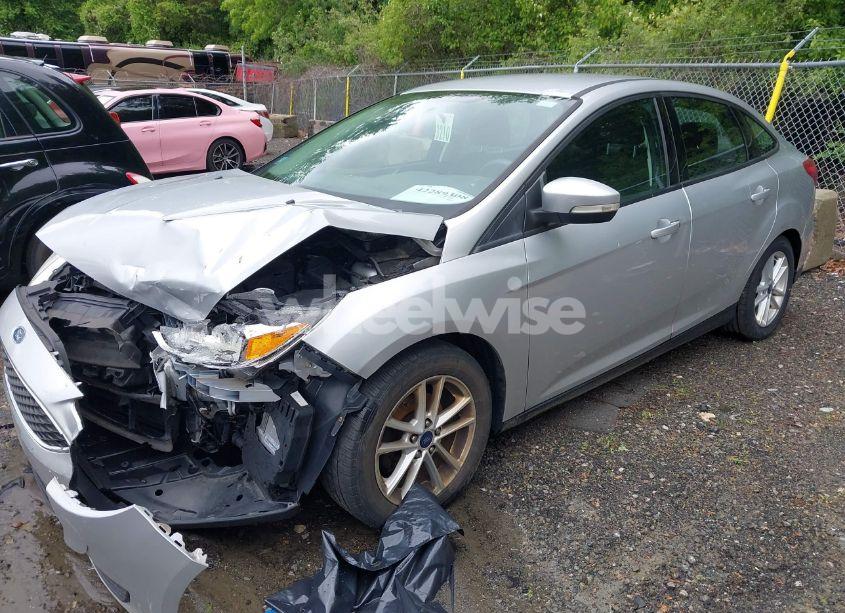 Photo 2 of 2016 Ford Focus SE (VIN 1FADP3F29GL353908)