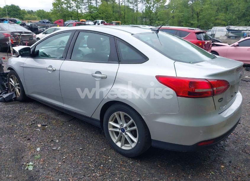 Photo 3 of 2016 Ford Focus SE (VIN 1FADP3F29GL353908)
