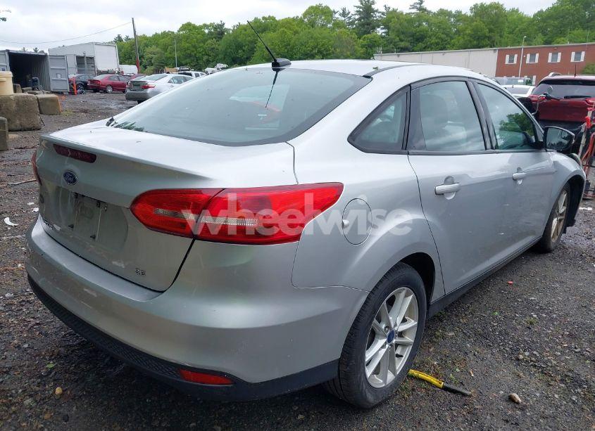 Photo 4 of 2016 Ford Focus SE (VIN 1FADP3F29GL353908)