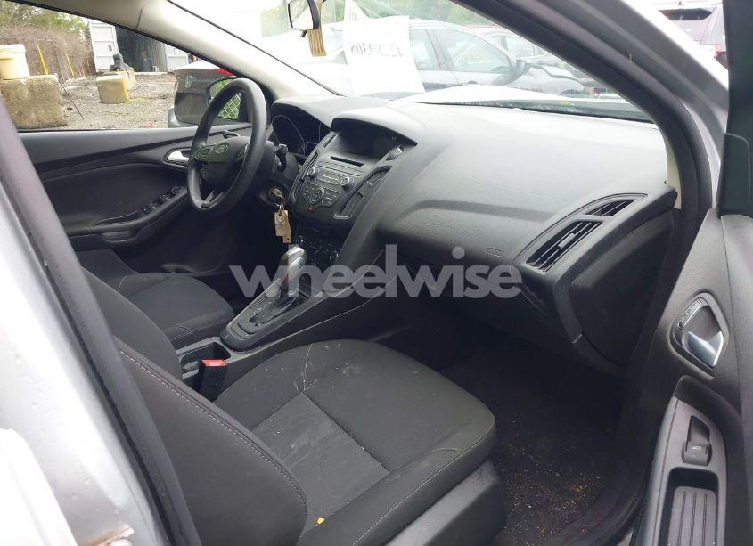 Photo 5 of 2016 Ford Focus SE (VIN 1FADP3F29GL353908)