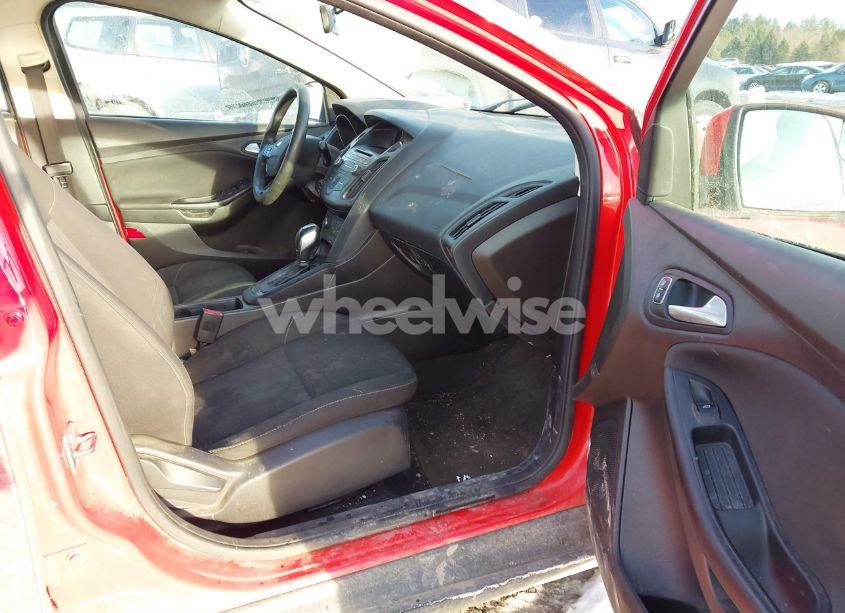 Photo 5 of 2016 Ford Focus SE (VIN 1FADP3F29GL354329)