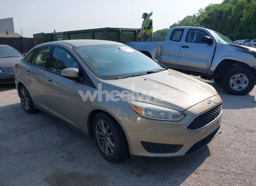 2016 Ford Focus SE (VIN 1FADP3F29GL361006) main photo