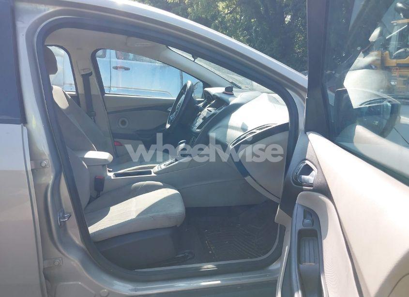 Photo 5 of 2016 Ford Focus SE (VIN 1FADP3F29GL361006)