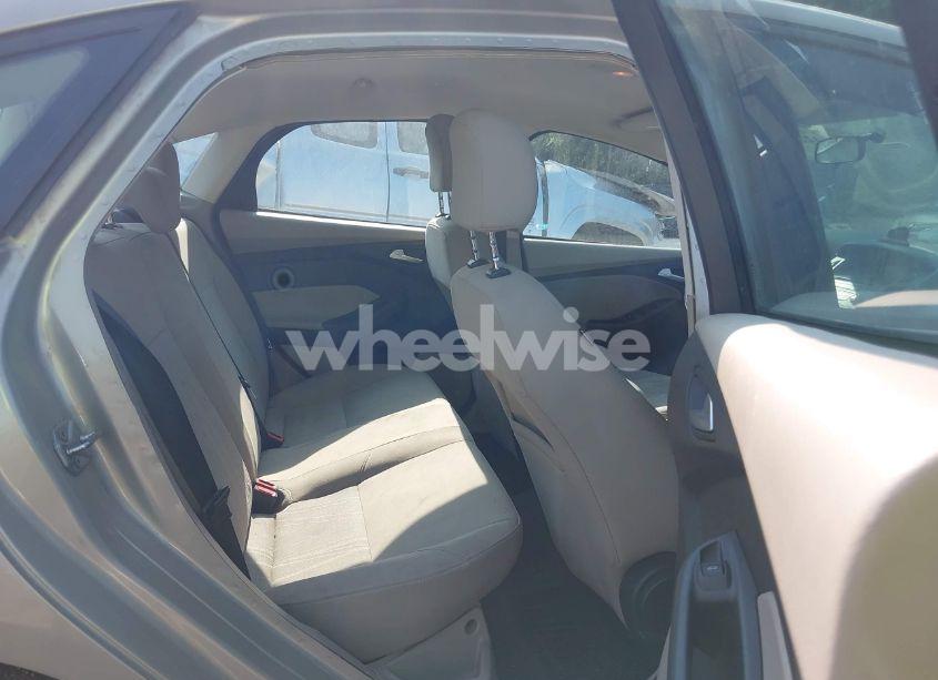 Photo 8 of 2016 Ford Focus SE (VIN 1FADP3F29GL361006)