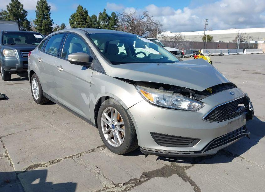 2016 Ford Focus SE (VIN 1FADP3F29GL365458) main photo