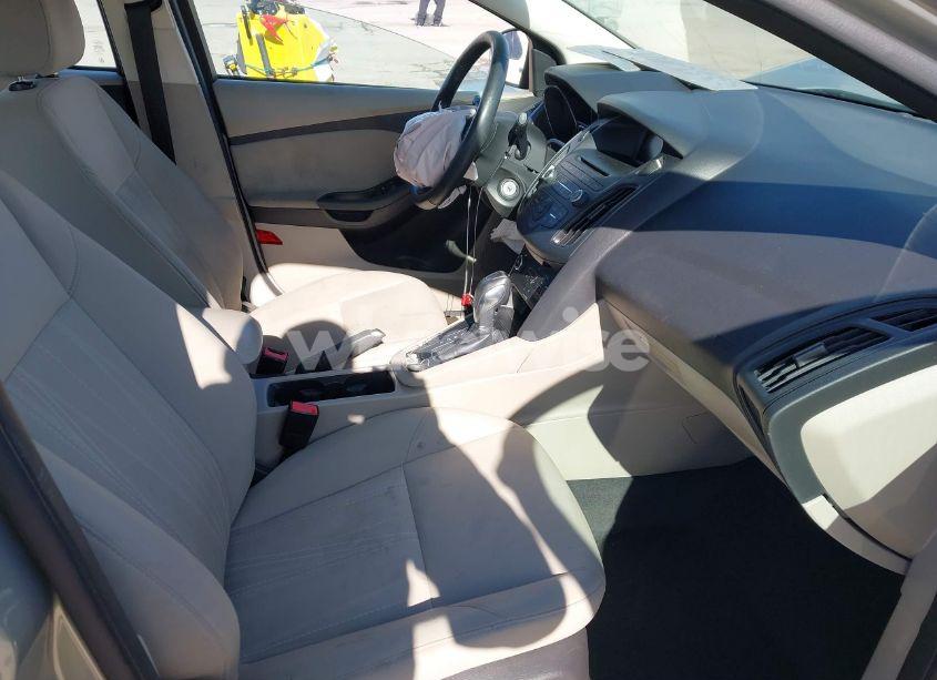 Photo 5 of 2016 Ford Focus SE (VIN 1FADP3F29GL365458)