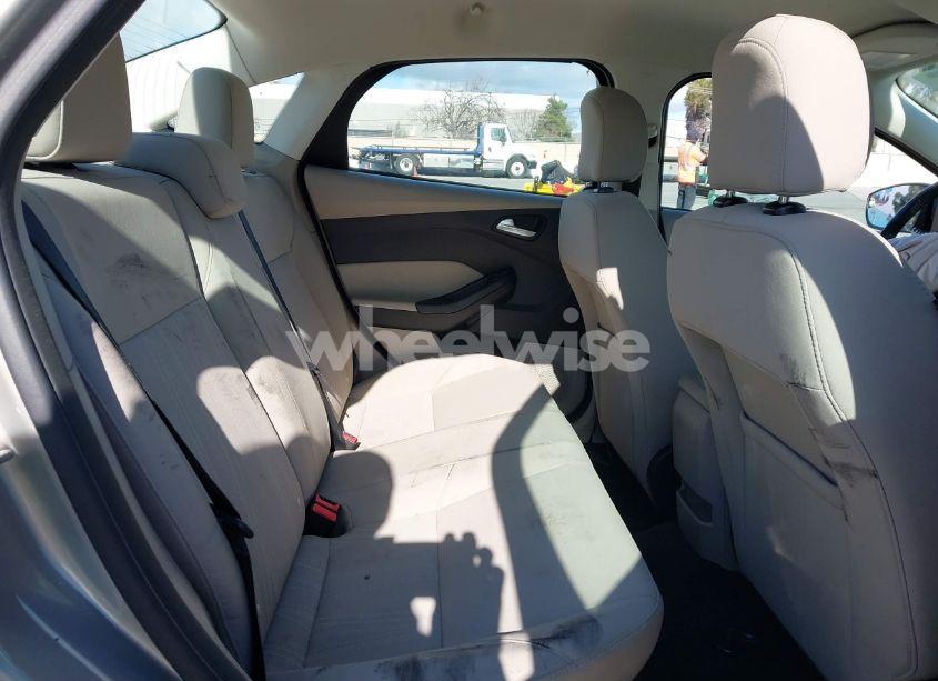 Photo 8 of 2016 Ford Focus SE (VIN 1FADP3F29GL365458)