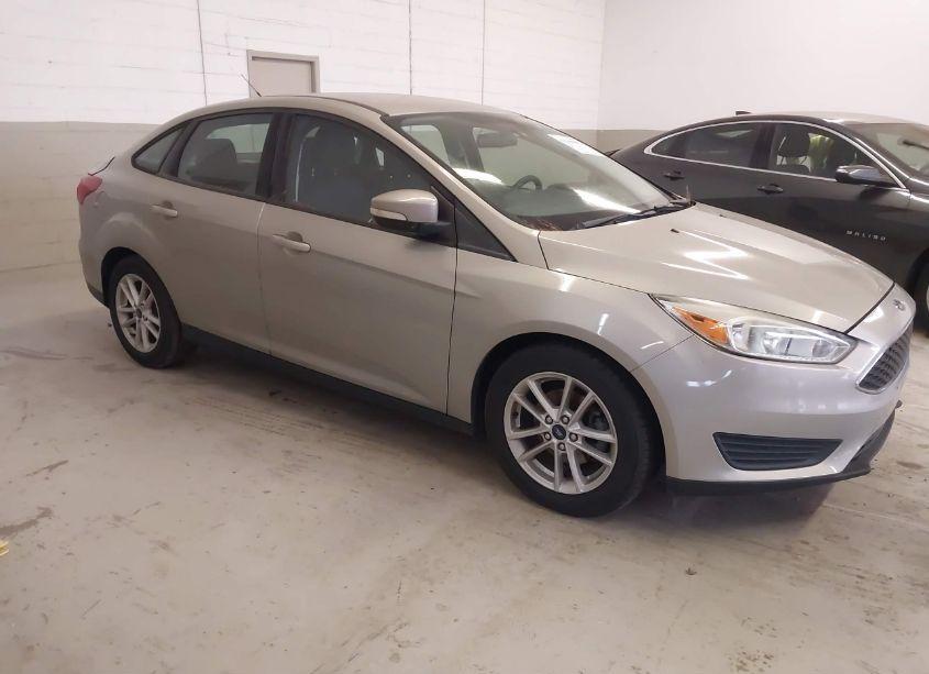 2016 Ford Focus SE (VIN 1FADP3F29GL373429) main photo