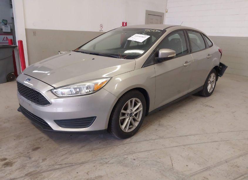 Photo 2 of 2016 Ford Focus SE (VIN 1FADP3F29GL373429)