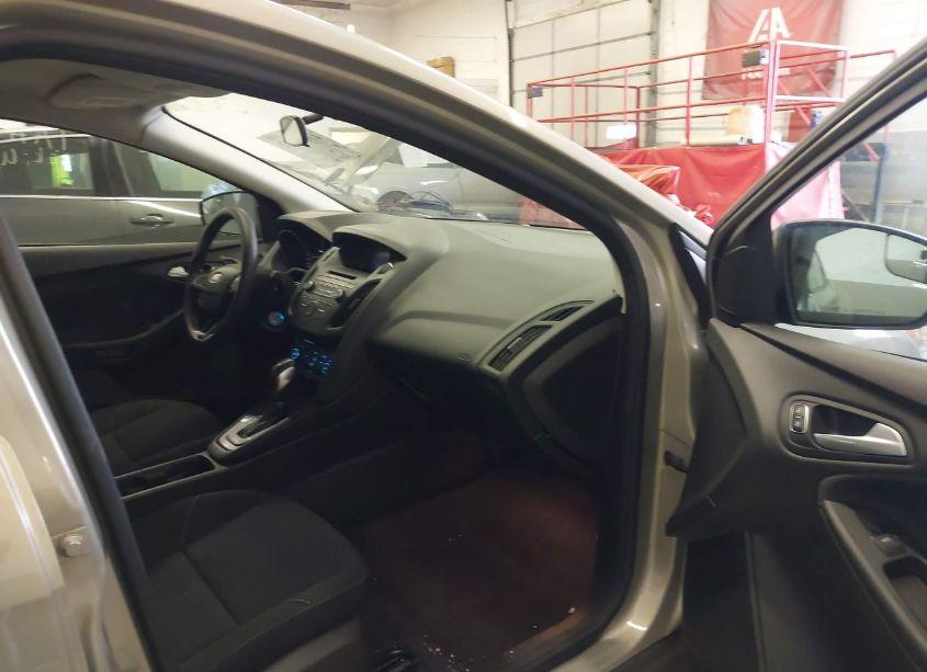 Photo 5 of 2016 Ford Focus SE (VIN 1FADP3F29GL373429)
