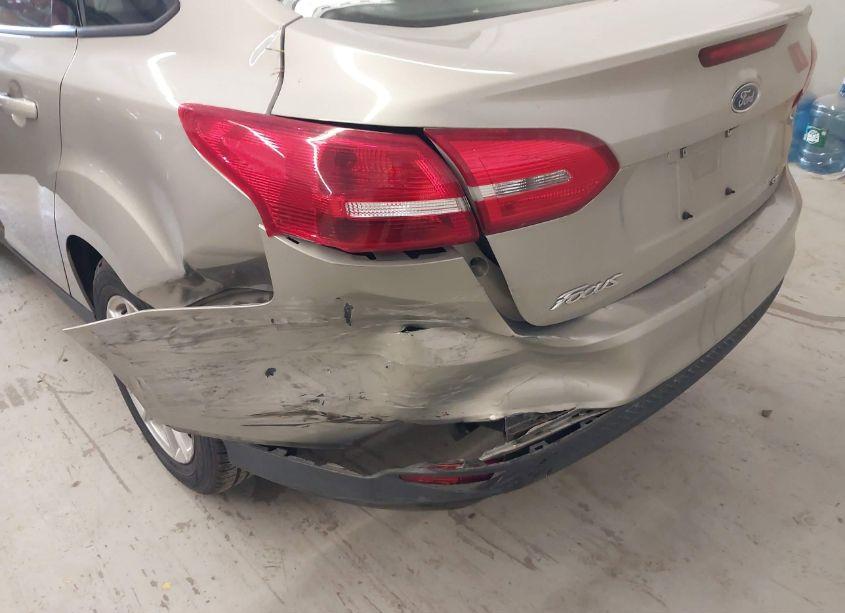 Photo 6 of 2016 Ford Focus SE (VIN 1FADP3F29GL373429)