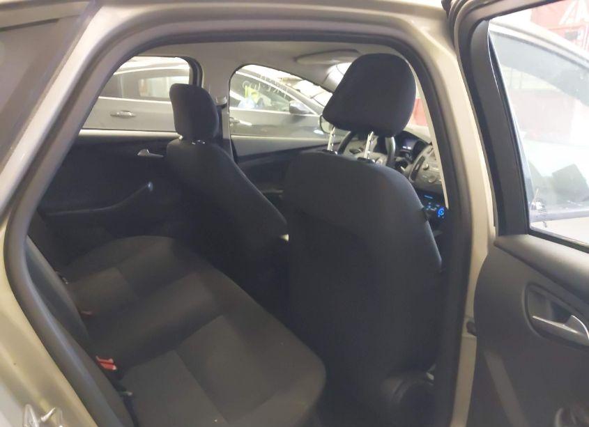 Photo 8 of 2016 Ford Focus SE (VIN 1FADP3F29GL373429)