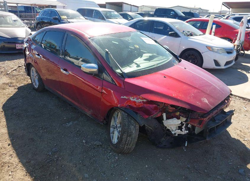 2016 Ford Focus SE (VIN 1FADP3F29GL381899) main photo