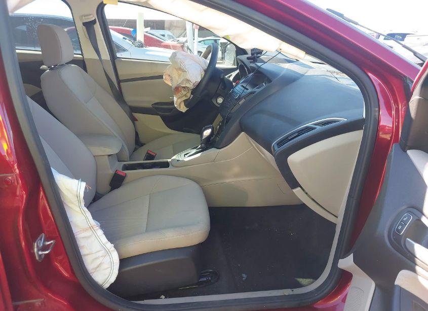 Photo 5 of 2016 Ford Focus SE (VIN 1FADP3F29GL381899)