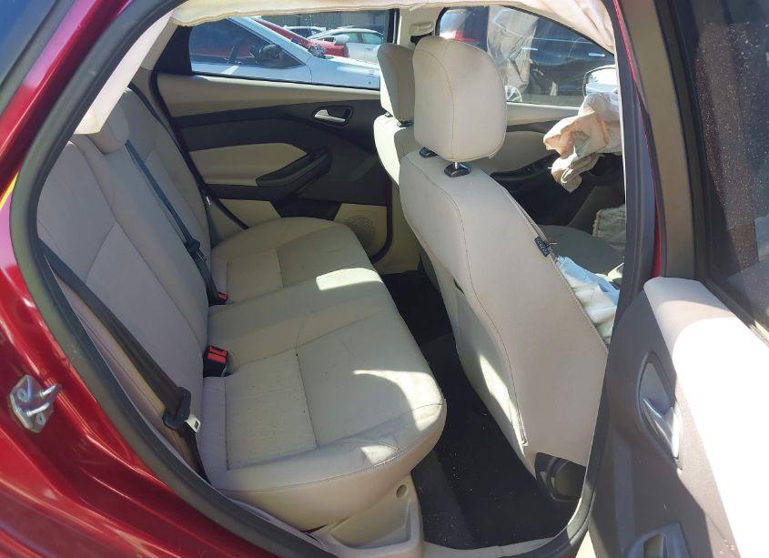 Photo 8 of 2016 Ford Focus SE (VIN 1FADP3F29GL381899)