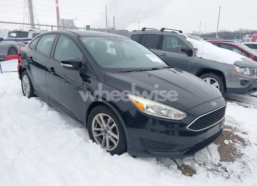 2016 Ford Focus SE (VIN 1FADP3F29GL382731) main photo