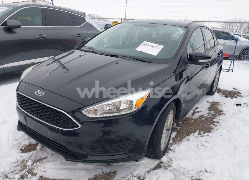 Photo 2 of 2016 Ford Focus SE (VIN 1FADP3F29GL382731)