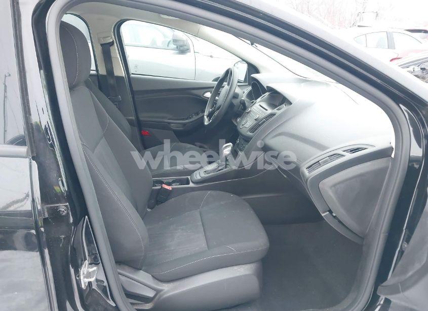 Photo 5 of 2016 Ford Focus SE (VIN 1FADP3F29GL382731)