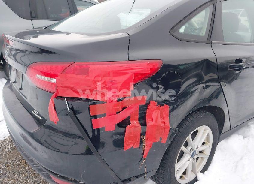 Photo 6 of 2016 Ford Focus SE (VIN 1FADP3F29GL382731)