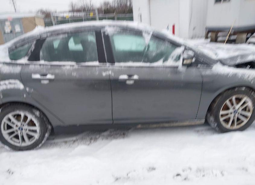 Photo 13 of 2016 Ford Focus SE (VIN 1FADP3F29GL384947)