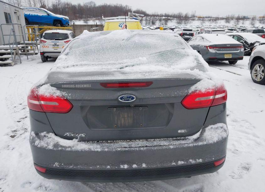 Photo 16 of 2016 Ford Focus SE (VIN 1FADP3F29GL384947)