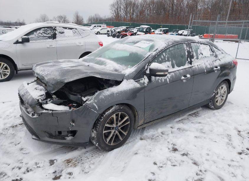 Photo 2 of 2016 Ford Focus SE (VIN 1FADP3F29GL384947)