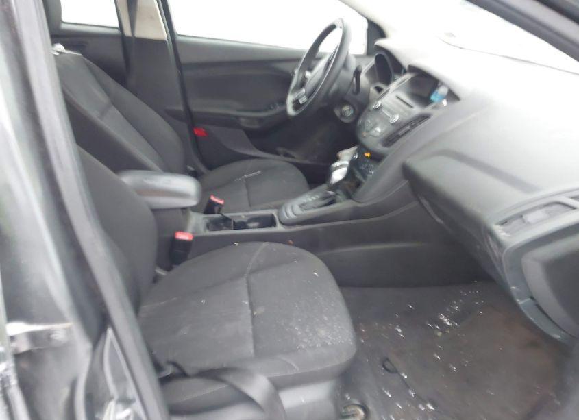 Photo 5 of 2016 Ford Focus SE (VIN 1FADP3F29GL384947)