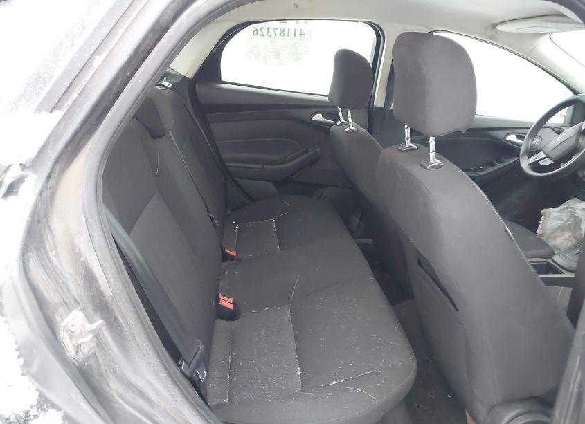 Photo 8 of 2016 Ford Focus SE (VIN 1FADP3F29GL384947)