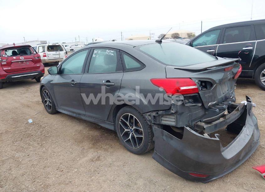 Photo 3 of 2016 Ford Focus SE (VIN 1FADP3F29GL391381)