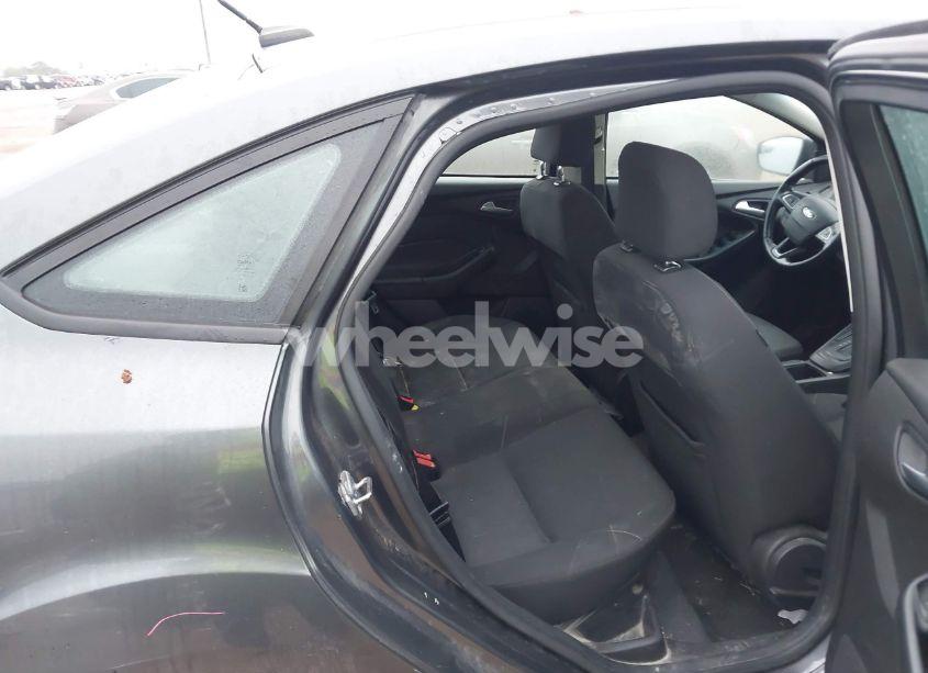 Photo 8 of 2016 Ford Focus SE (VIN 1FADP3F29GL391381)