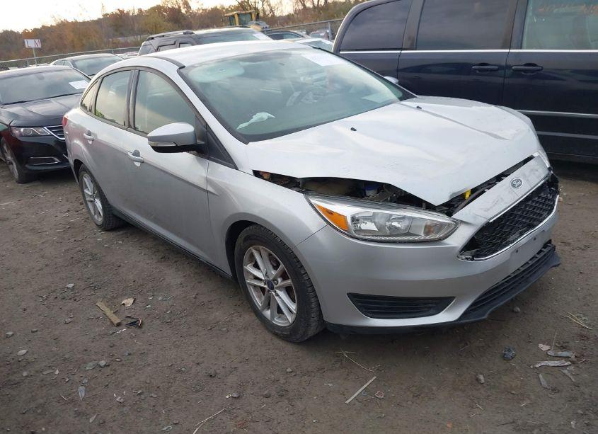 2016 Ford Focus SE (VIN 1FADP3F29GL396211) main photo